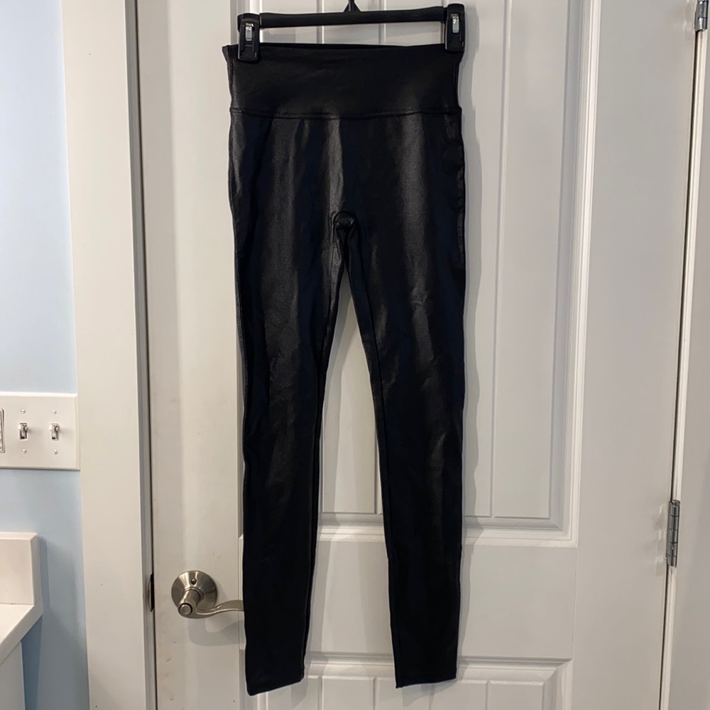Black simmering leggings